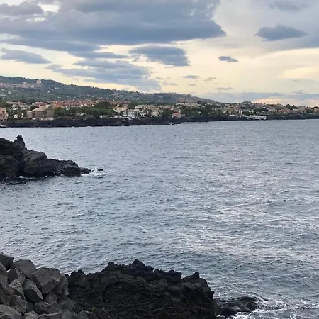 Le Tre Meraviglie A 200 M Dal Mare Catania
